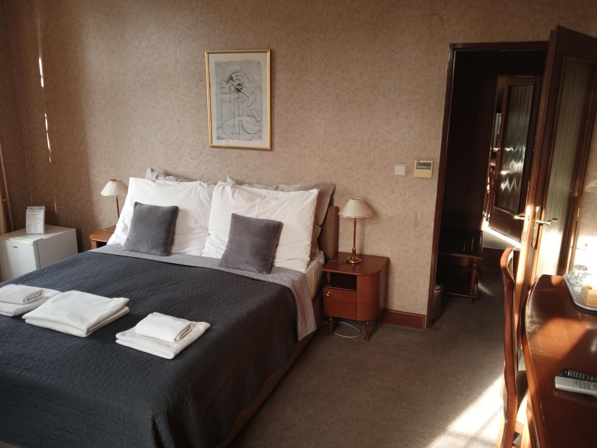 Retro Hotel Villa オストラヴァ エクステリア 写真
