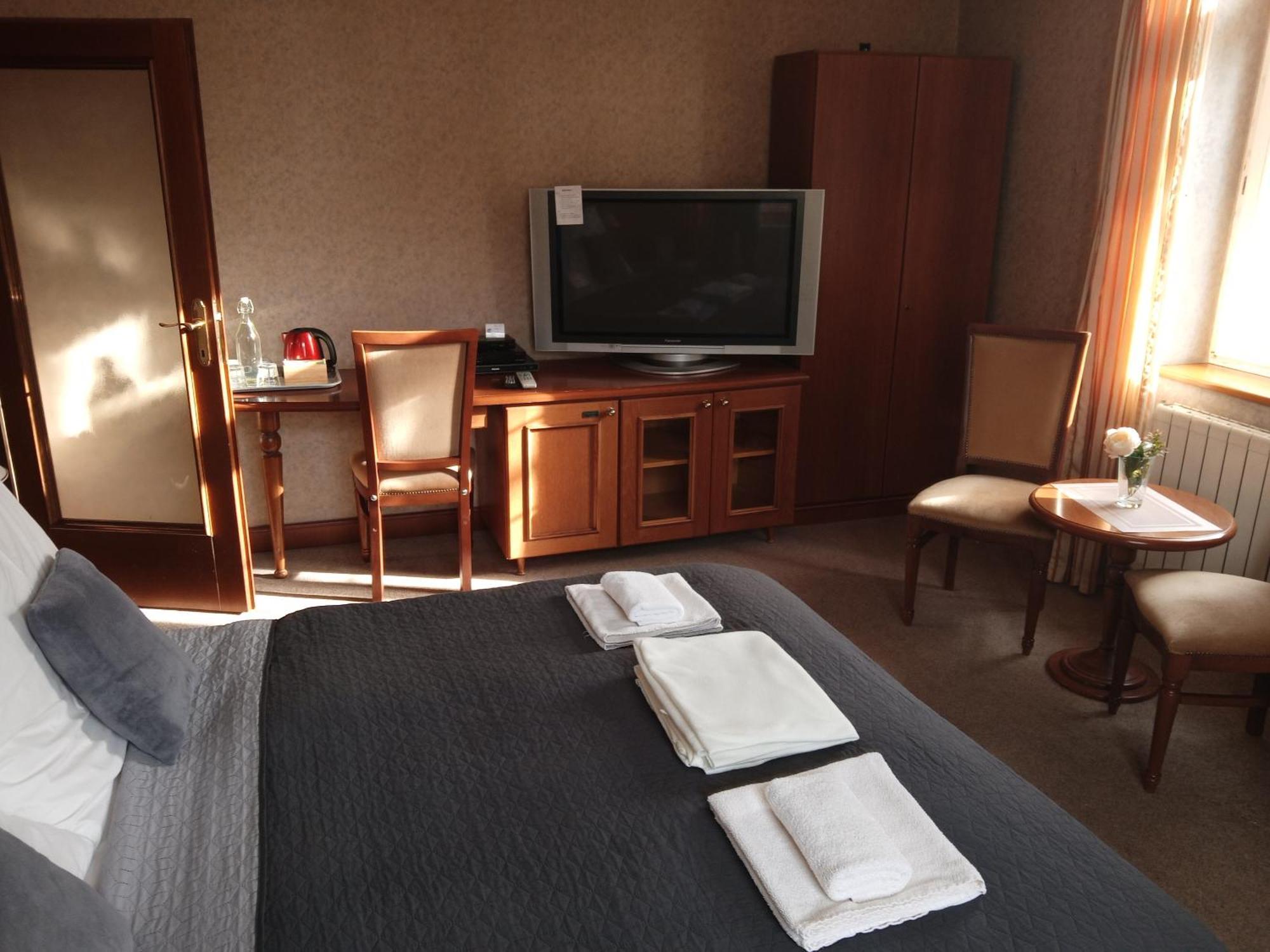 Retro Hotel Villa オストラヴァ エクステリア 写真
