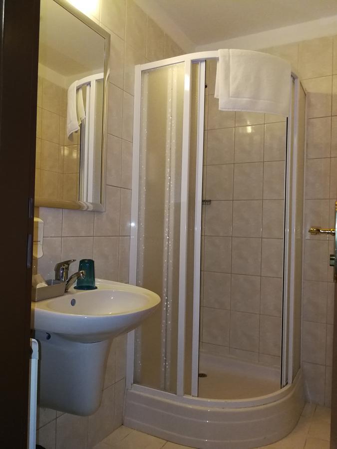 Retro Hotel Villa オストラヴァ エクステリア 写真
